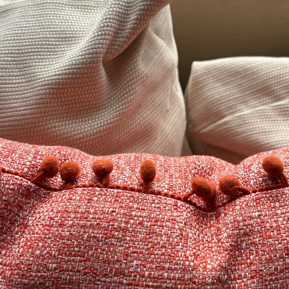 NWOT ACCENT PILLOW